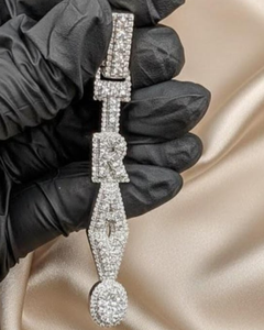 Colgante Personalizado con Inicial Vertical y Letras Incrustadas, Joyería Hip Hop, Colgante Personalizado con Moissanita VVS, Colgante Bling para Raperos - Product Image 1