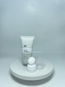 Tube en plastique PE du Vietnam avec bouchon roll-on à 5 billes et capuchon brosse en silicone pour emballage de crème capillaire, cutanée et autres usages - Product Image 5