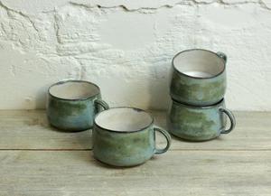 Tasse en céramique finie à la main avec glaçure réactive terreuse, profil large, prise en main confortable, isolation thermique pour une infusion détente à la maison - Product Image 6