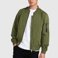 Blouson Bomber matelassé imperméable pour homme, noir uni, col montant, logo frontal, à capuche, grande taille, fermeture éclair, vente en gros