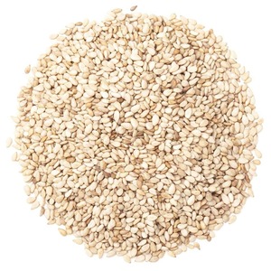 Graines de sésame blanches naturelles, de type alimentaire séché, de qualité propre, emballées en sacs de 25 kg pour l'exportation, les commandes d'importation et la distribution mondiale. - Product Image 1