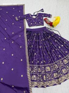Lehenga-Blusa-Dupatta de crepé de seda pesado con bordado de hilo y lentejuelas y borde con motivos animales, listo para usar, proveedor indio. - Product Image 3