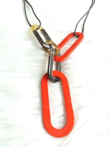 Collier pendentif artisanal FAIZA CRAFT en corne de buffle, design élégant, avec chaînes colorées et diamants polis, collection cadeau pour elle, bijoux - Product Image 6