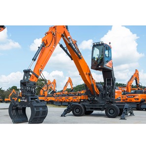 Excavadora de cadenas usada de 3000 kg, duradera, con motor diésel de alto torque y orugas de acero para excavación industrial. - Product Image 1