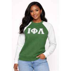 Sudadera Raglán Verde Esmeralda de la Hermandad Iota Phi Lambda, Prenda con Letras Griegas, Sudadera Casual para Mujer, Cuello Redondo - Product Image 3