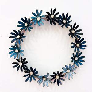 Guirnalda Floral Metálica Azul para Colgar en la Pared, Decoración Pintada con Flores, Guirnalda de Flores para Primavera/Verano, Arte para la Entrada del Hogar - Product Image 3
