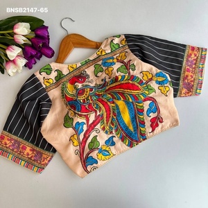 ผ้าฝ้ายแท้ลายตารางสวยงาม พิมพ์ลายแบบดั้งเดิม งานฝีมือ และเสื้อแขนสั้น คอลเลคชั่นจากซูรัต - Product Image 1