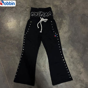 Ensemble de survêtement tendance avec logo personnalisé imprimé, coupe décontractée, orné de strass, pour un usage quotidien, comprenant un sweat à capuche et un pantalon de survêtement brillants. - Product Image 4