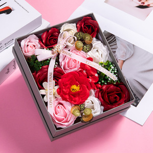 Boîte cadeau de luxe LANJO en forme de cœur avec bouquet de roses en savon fait main - Réutilisable, non toxique, durable - Product Image 5