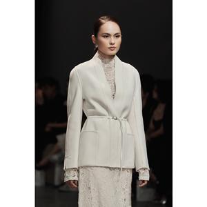 เสื้อโค้ทผู้หญิงขายส่ง รุ่นใหม่ CAMILLE TIE-WAIST WOOL COAT สไตล์ลำลองหรูหรา น้ำหนัก 700 กรัม ความยาวเต็มตัว ผสมแคชเมียร์ 20% ขนสัตว์ 80% - Product Image 1