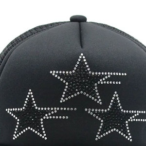 Gorra Trucker Moderna con Pedrería en la Parte Delantera y Malla en la Parte Trasera, Cómoda y Hecha en Pakistán - Product Image 3