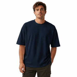 Camiseta de Hombre con Logotipo Personalizado en la Parte Delantera, 240 GSM, 100% Algodón, Cuello Redondo, Hombros Caídos, Impresión Serigrafiada, Antiencogimiento - Product Image 4