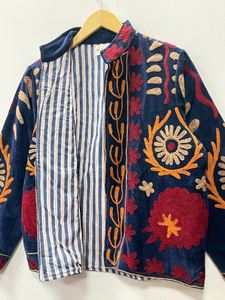เสื้อแจ็คเก็ตบอมเบอร์ผ้ากำมะหยี่ลายปักดอกไม้แบบซูซานี 100% ผ้าฝ้าย สำหรับทุกเพศทุกวัย ใส่ได้ทุกฤดู - Product Image 5
