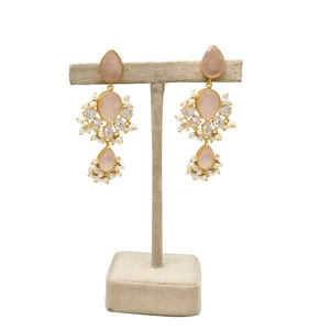 Boucles d'oreilles pendantes vintage en laiton plaqué or 24 carats avec quartz rose, zircon cubique et perles d'eau douce pour femme - Product Image 3
