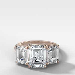 Anillo de Compromiso Personalizado de Oro Sólido de 10K/14K/18K con Diamante Cultivado en Laboratorio de 3 Quilates, Corte Esmeralda, Tres Piedras, Engaste de Tres Puntas, Certificado IGI - Product Image 5