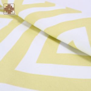 Taiwan a fabriqué une serviette de plage solide grise en microfibre durable OEM ODM - Product Image 3