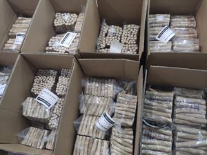 Jouets à mâcher pour chiens en bois de café naturel - Écologiques, durables, nettoyage des dents, fabriqués au Vietnam, plusieurs tailles - Product Image 2