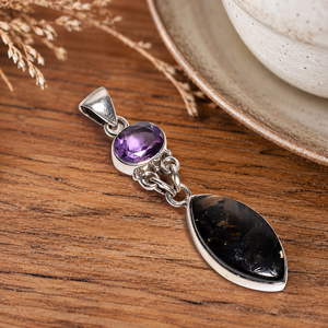 Pendentif en Nuummite et Améthyste Naturels, Argent Sterling 925 Plaqué Or Rose et Or Jaune, Bijou Fait Main en Pierres Précieuses, Cadeau pour Homme et Femme - Product Image 5