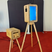 Photomaton interactif pour mariage et fête, design classique, trépied en bois, photomaton vintage rétro