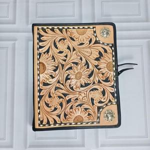 Carpeta Portafolio Profesional Venus Leathers, de Cuero, Elegante, de Lujo, Impermeable, Duradera, con Cierre de Cremallera Negra, para Uso en Oficina - Product Image 1