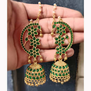 Boucles d'oreilles pendantes en laiton Rajwadi avec perles et pierres - Product Image 2