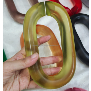 Résine ornementale moderne faite à la main suspendue Accents muraux de chaîne en acrylique moderne personnalisés pour la décoration intérieure Diwali Festival anniversaire - Product Image 1