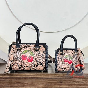 Bolsa de Viaje Mediana de Cuero Genuino con Diseño de Cerezas, Estilo Premium, Nueva, con Estampado Floral, para Fin de Semana - Product Image 1