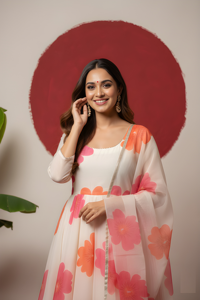 Conjunto de Kurta Anarkali Blanca con Estampado Floral y Dupatta Estampada, Tela Georgette con Forro de Crepé, Completamente Cosido - Product Image 4