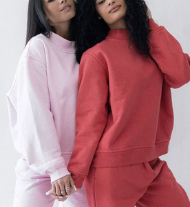 Sweat-shirt personnalisé en molleton épais de coton à col montant, brodé et orné de paillettes, pour femme - Product Image 1