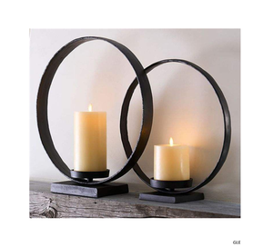 Porte-bougie en fer artistique de luxe, décoration d'intérieur contemporaine, accent de table stylé - Product Image 1