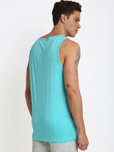Camiseta sin mangas con estampado tropical azul para hombre, cuello en V, informal, transpirable, de poliéster tejido - Product Image 3