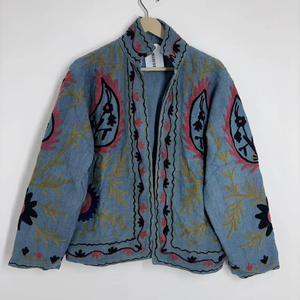 MONIT MARKETING Blouson Bomber en Velours Suzani Brodé à la Main, Style Bohème Vintage, Manteau Court Réversible, Taille Unique, Vêtement Ethnique du Rajasthan - Product Image 4