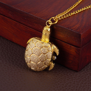 Nuevo Reloj de Pulsera con Colgante de Tortuga Dorada Retro, Venta al por Mayor de Fábrica 2026, Reloj de Cuarzo con Tapa Abatible, Esfera de Cristal de 38 mm con Indicadores - Product Image 4