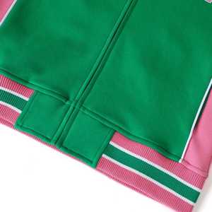 Chaqueta de calentamiento AKA Green Air Tech Fleece para mujer, con ribete rosa, bordado de chenilla con letras griegas, cremallera premium, corte atlético. - Product Image 4