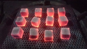 Los entusiastas de la shisha en Indonesia adorarán esta carbón vegetal de cáscara de coco con briquetas de encendido instantáneo. - Product Image 4