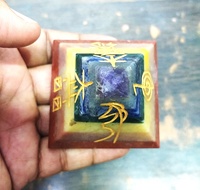 Hochwertige Umweltfreundliche Handgefertigte USAI Reiki 7 Chakra Gebundene Kristall-Energie-Pyramide Figur Geschäftsgeschenk