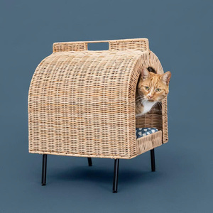 Maison pour animaux de compagnie en rotin tressé à la main de style vintage, lit surélevé pour chat et chien, abri confortable en osier naturel avec pieds en métal, durable et élégant - Product Image 2