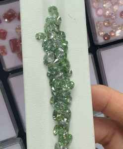 เพชรหลวมสีเขียวที่ได้รับการรับรอง 1.00 ถึง 10.00 กะรัต เพชรที่เพาะเลี้ยงในห้องปฏิบัติการชนิด CVD ประเภท 2A รูปทรงวงรี รูปทรงลูกแพร์ รูปทรงคุชชั่น รูปทรงเรเดียนท์ รูปทรงมาร์คีส์ รูปทรงมรกต - Product Image 3