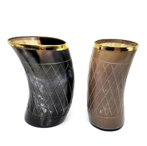 Vaso de Acero Inoxidable y Cuerno Hecho a Mano - Ecológico y Duradero, Diseño Personalizado para Uso en Comedores Rústicos y Bebidas - Product Image 4