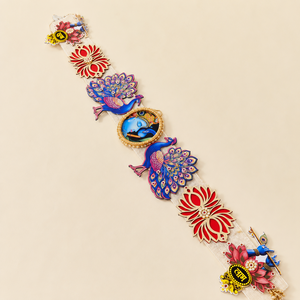 Décoration de porte artisanale en acrylique, motif Krishna, paon et lotus, style Bandhanwar Toran, pour fêtes, mariages, Pooja et décoration intérieure. - Product Image 5