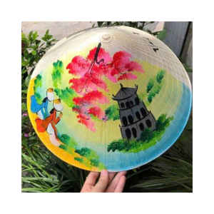 Chapeau conique traditionnel vietnamien en feuilles de palmier, fait main, design en paille naturelle pour la protection solaire, la plage, l'agriculture, le jardinage et le tourisme - Product Image 3