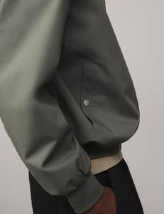 Blouson bomber vert olive pour homme, décontracté, fermeture éclair sur le devant, col montant, coupe classique, extérieur en polyester, couleur unie, vêtement d'automne - Product Image 6