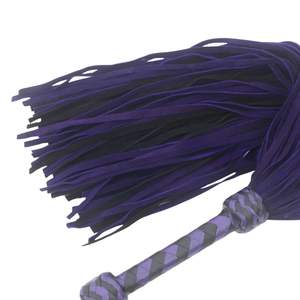 Flogger en cuir de vachette véritable avec poignée élégante et cordes coupées uniformément - Product Image 4