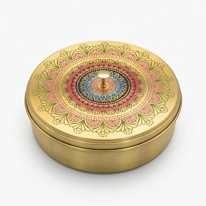 Caja de Especias de Latón Hecha a Mano con 7 Recipientes para Especias, Diseño Mandala, Organizador de Cocina para Especias Indias, Venta al Por Mayor OEM - Product Image 1