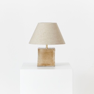 Lámpara de Piedra Arenisca Natural Diseñada para Realzar Salas de Estar, Dormitorios y Suites de Hotel con Iluminación Decorativa Sofisticada - Product Image 4