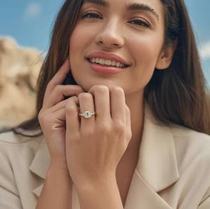 แหวนเพชรโมอิสซาไนต์ทรงเอเมอรัลด์ 2 กะรัต ชุบทอง 18K เงินสเตอร์ลิง ดีไซน์หรูหรา สำหรับงานแต่งงานและหมั้น - Product Image 2