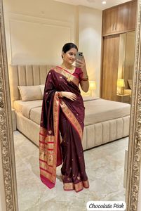 Sari en soie satinée avec tissage Zari, look traditionnel indien magnifique, pour les occasions festives et la saison des mariages, vêtements élégants pour femmes - Product Image 3