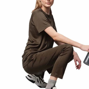 T-shirt pour homme en coton 100% respirant, couleur olive unie, col rond, manches courtes, logo sur le devant, décontracté pour l'hiver - Product Image 3