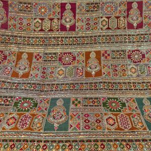 Tissu de haute qualité à motifs codés pour la mode féminine, les tenues de soirée et la collection textile de boutique - Product Image 2