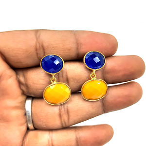 ผู้จัดจำหน่ายต่างหูห้อยประดับพลอยแคลเซโดนีสีเหลืองและสีน้ำเงินแบบขายส่ง ต่างหูแคลเซโดนีสีน้ำเงิน ต่างหูห้อยแบบขายส่ง - Product Image 1
